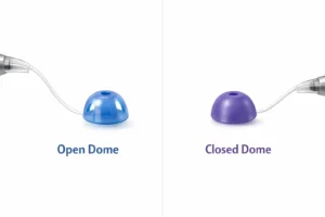 An open and a closed hearing aid dome sit on a white background. 